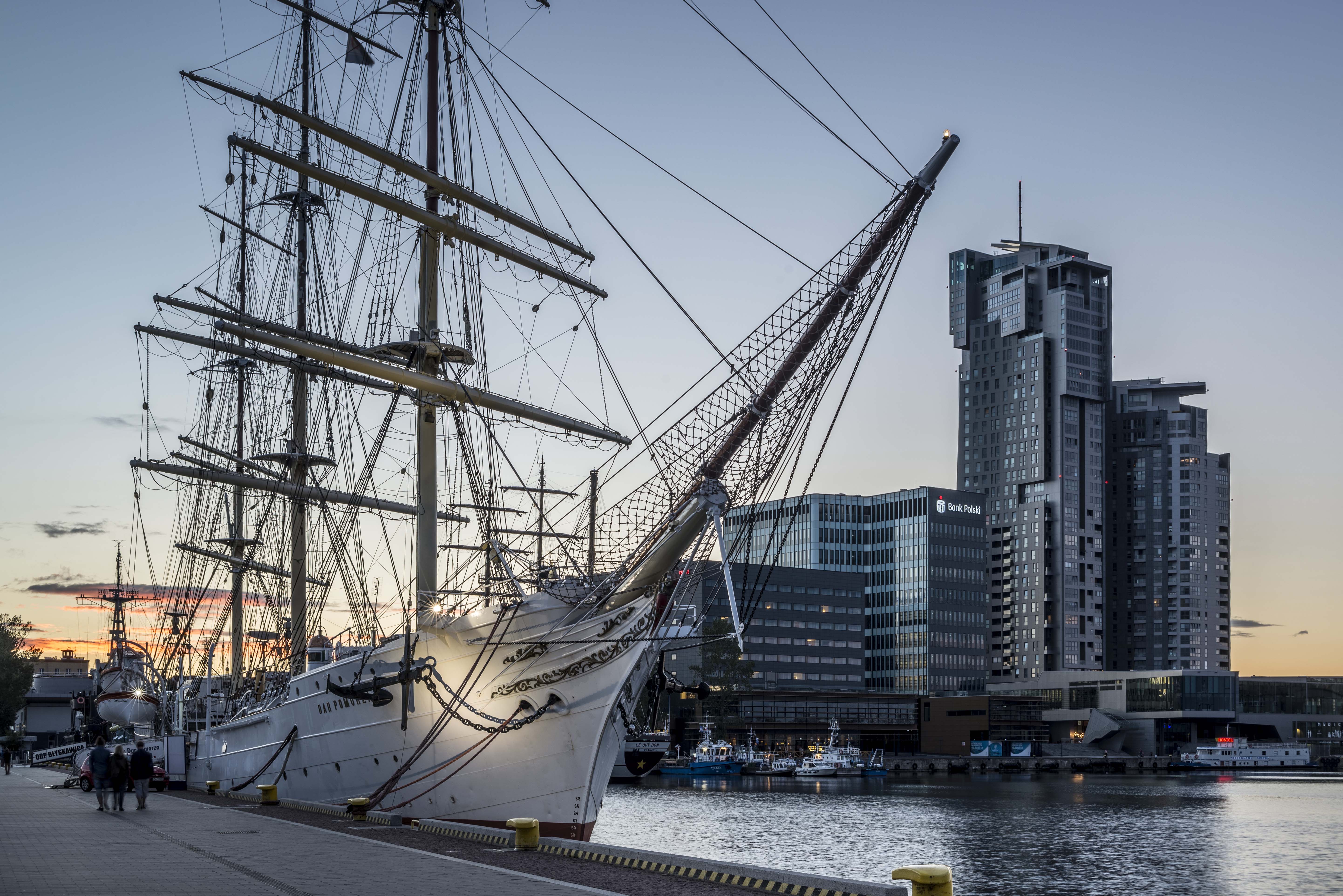 ORP Blyskawica, Dar Pomorza, Sea Towers. 20.09.2015 fot. Wojtek Jakubowski /Fotokombinat