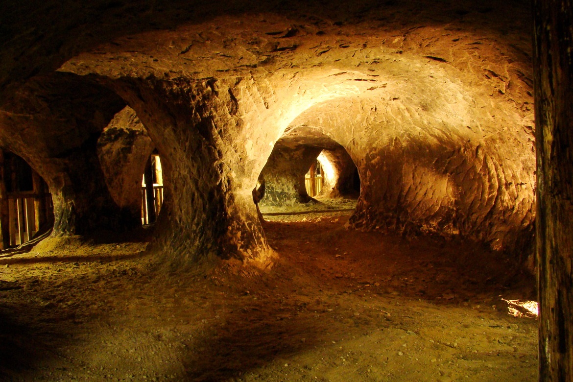 Подземный туристический маршрут «Негужицкие гроты»